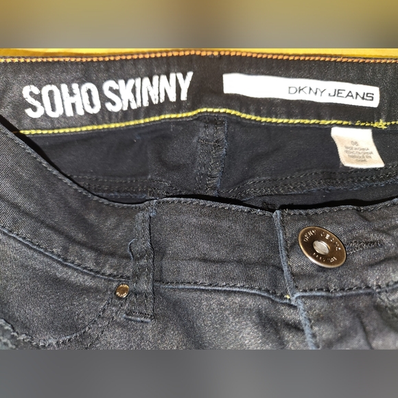 DKNY Jeans - Picture 3 of 3